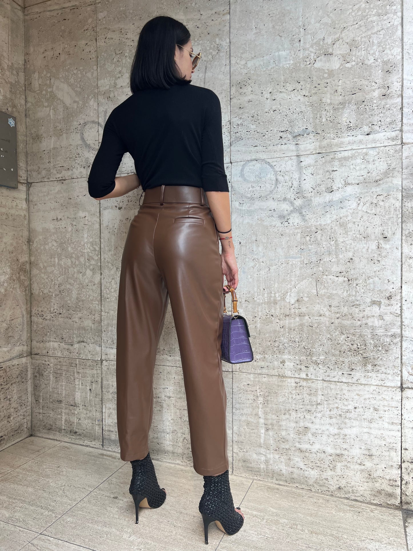 Hnedé koženkové nohavice s vysokým pásmo LEONE